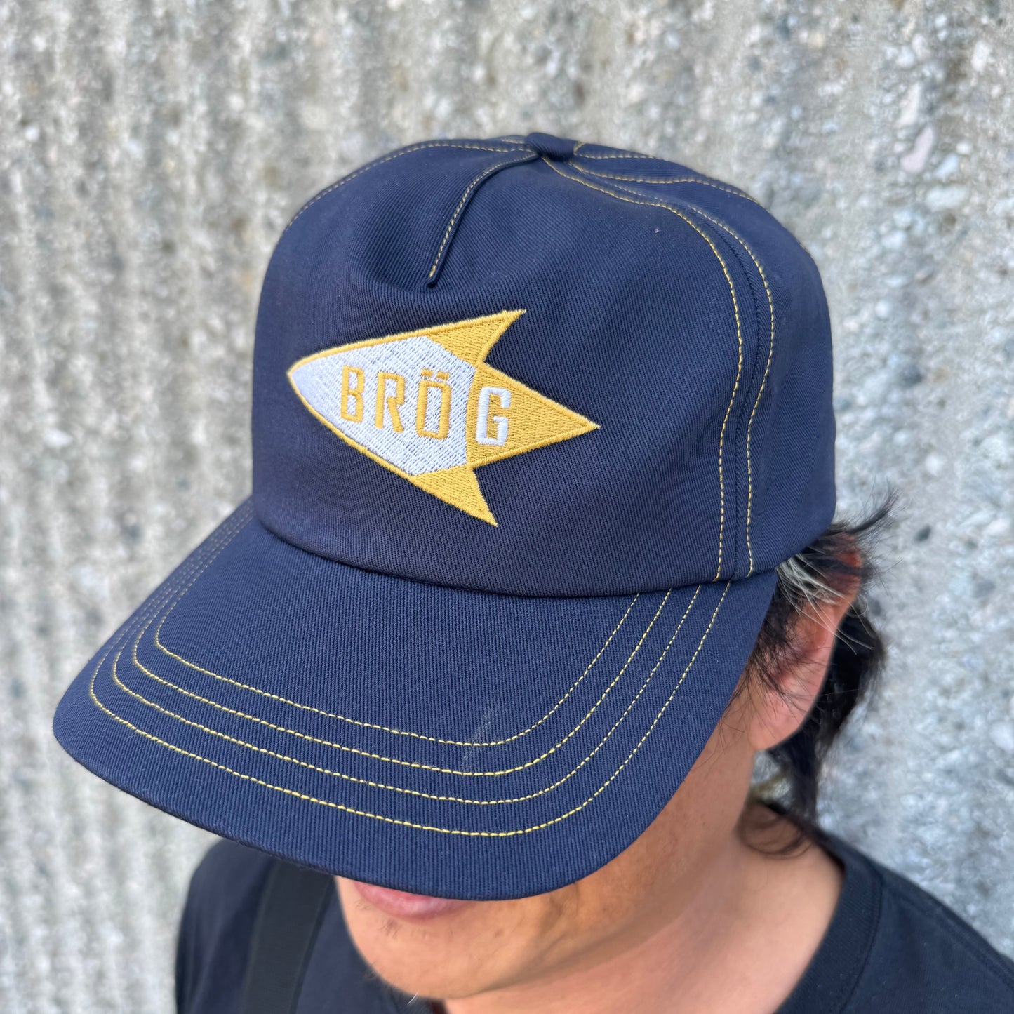 Brög Arrowhead Contrast Stitch Hat