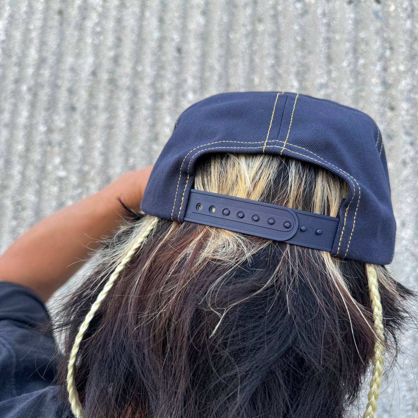 Brög Arrowhead Contrast Stitch Hat