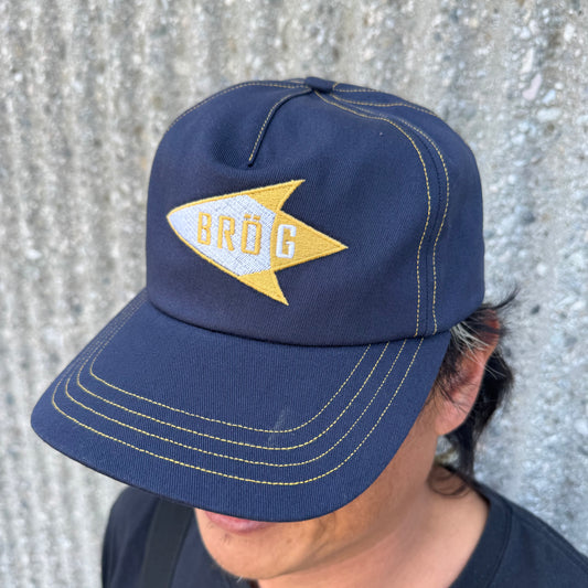Brög Arrowhead Contrast Stitch Hat