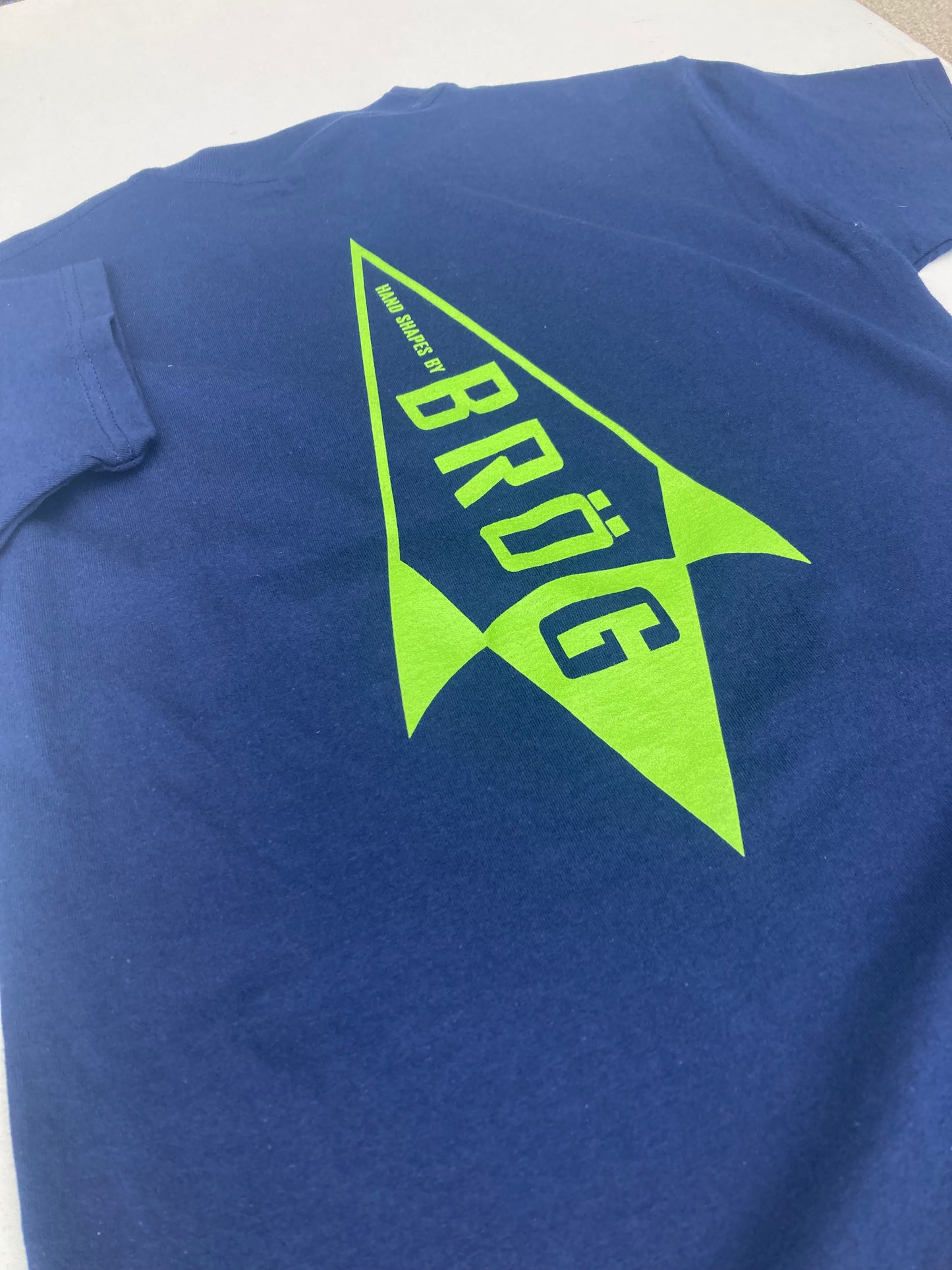 Brög Arrowhead Logo T-Shirt Green on Blue